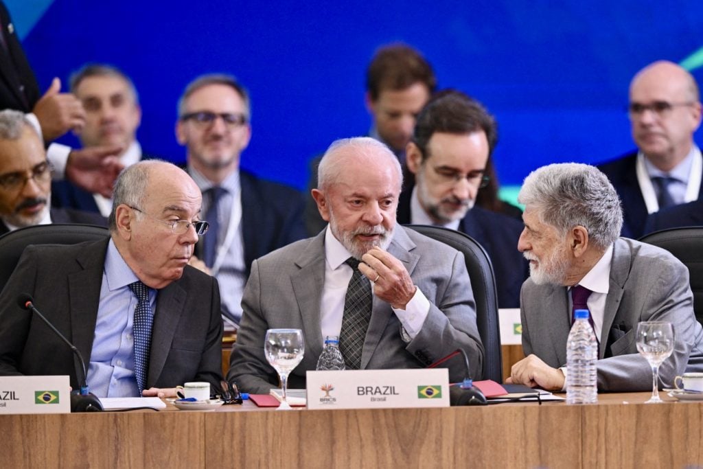 Brasil descarta acelerar aval a embaixador dos EUA e vê crise com o país entrar em espiral até as eleições