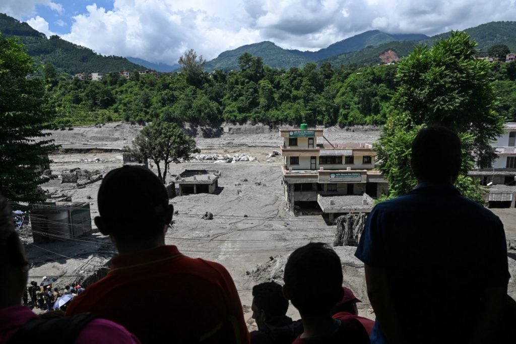 Nepal confirma 270 mortes após avalanche; buscas por desaparecidos prosseguem