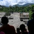 Nepal confirma 359 mortes após avalanche; buscas por desaparecidos prosseguem