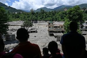 Nepal confirma 359 mortes após avalanche; buscas por desaparecidos prosseguem