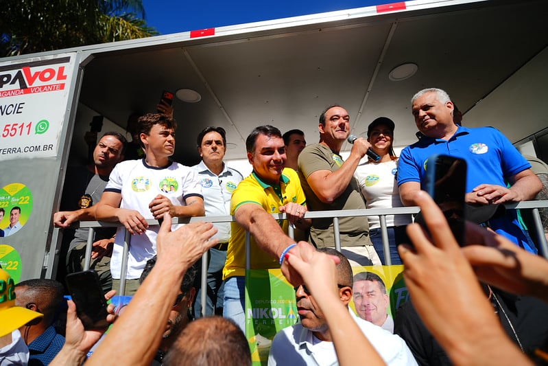 Eventos esvaziados provocam mal-estar na campanha de Flávio Bolsonaro