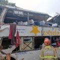Ônibus tomba em Petrópolis, na região serrana do Rio, e deixa mortos