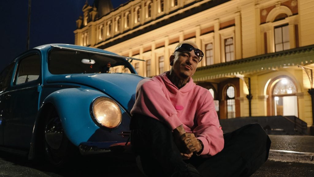 Rapper Rô Rosa revela que começou a compor com violão que tinha só 3 cordas