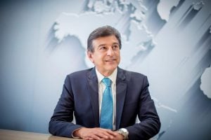 Médico anunciado por Flávio Bolsonaro como possível ministro se licencia do Einstein