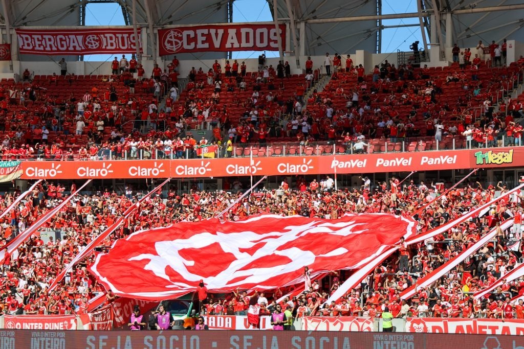 Torcedores do Internacional promovem quebra-quebra e tentam invadir área reservada no Beira-Rio