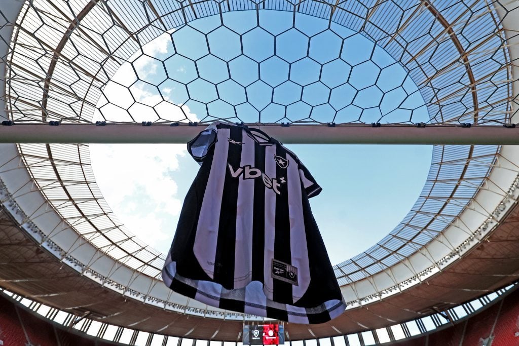 Botafogo avança por atacante ex-Chelsea e se aproxima de concluir contratação