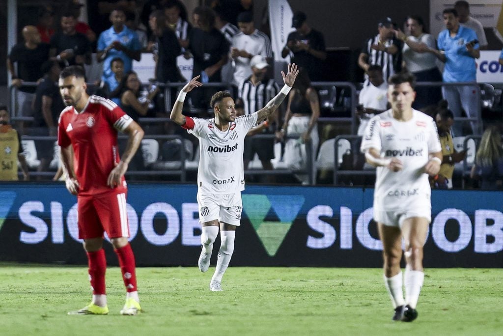 Internacional e Santos fazem duelo contra o rebaixamento no Beira-Rio