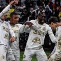 Chapecoense vence o Corinthians de virada e aumenta crise no rival no Brasileirão