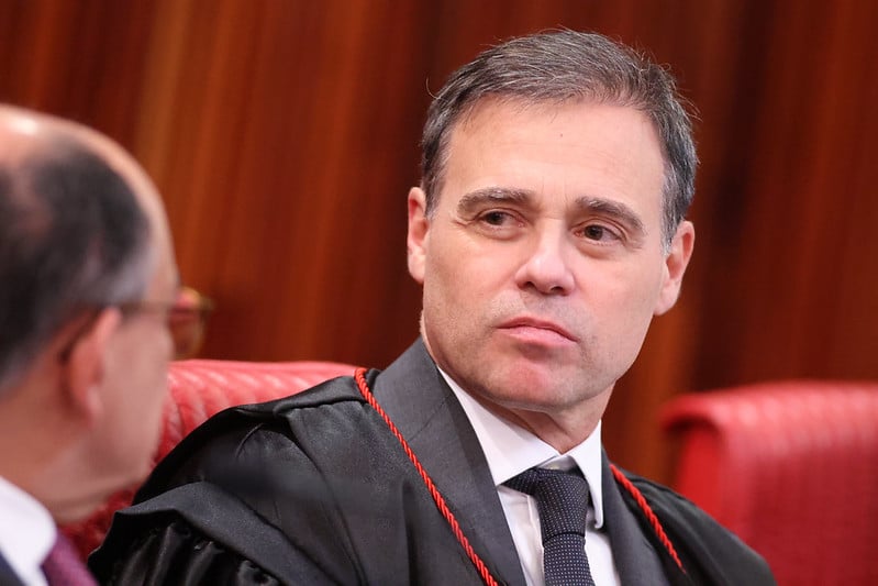 Mensagens indicam encontro entre Vorcaro e André Mendonça em São Paulo