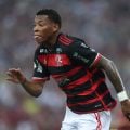 Plata publica foto em Dubai, mas segue com futuro indefinido no Flamengo