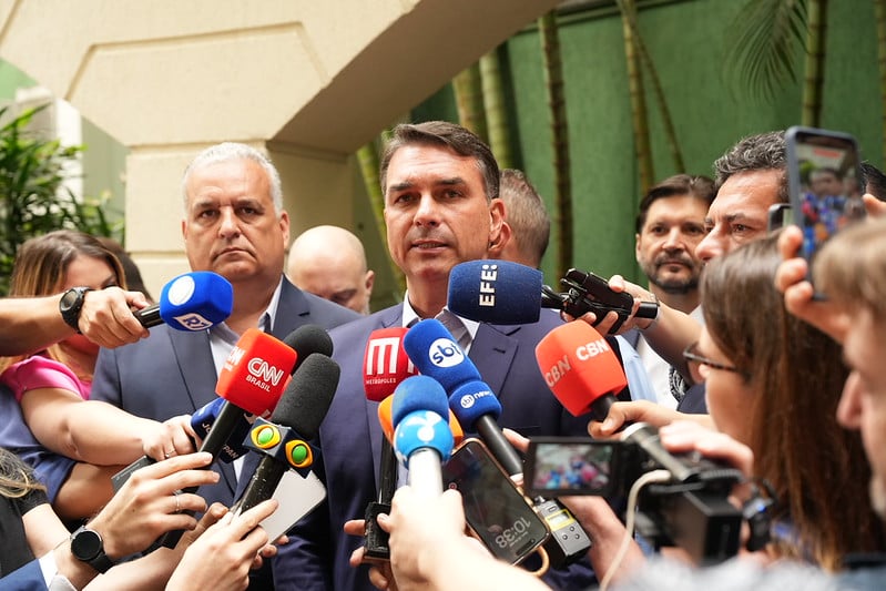 Flávio Bolsonaro acusa Alcolumbre de proteger Moraes e diz haver articulação contra sua candidatura