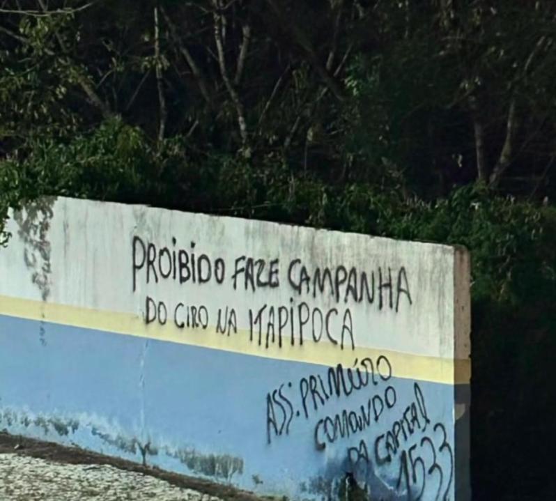 Ciro Gomes aciona MP para apurar pichação atribuída ao PCC que veta campanha em cidade do Ceará