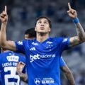 Cruzeiro vence Athletico-PR e se mantém na cola do G5 no Campeonato Brasileiro